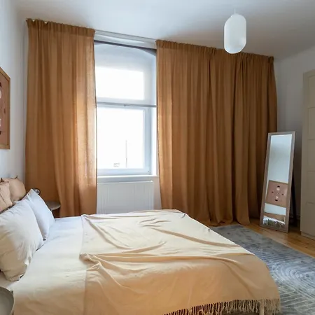 Roomsy Broniewskiego-2